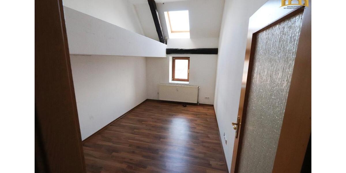 Dachgeschoßwohnung Hettstedt - 4 Zimmer, 87 m&sup2;, 420&euro; | Angebot:25990009
