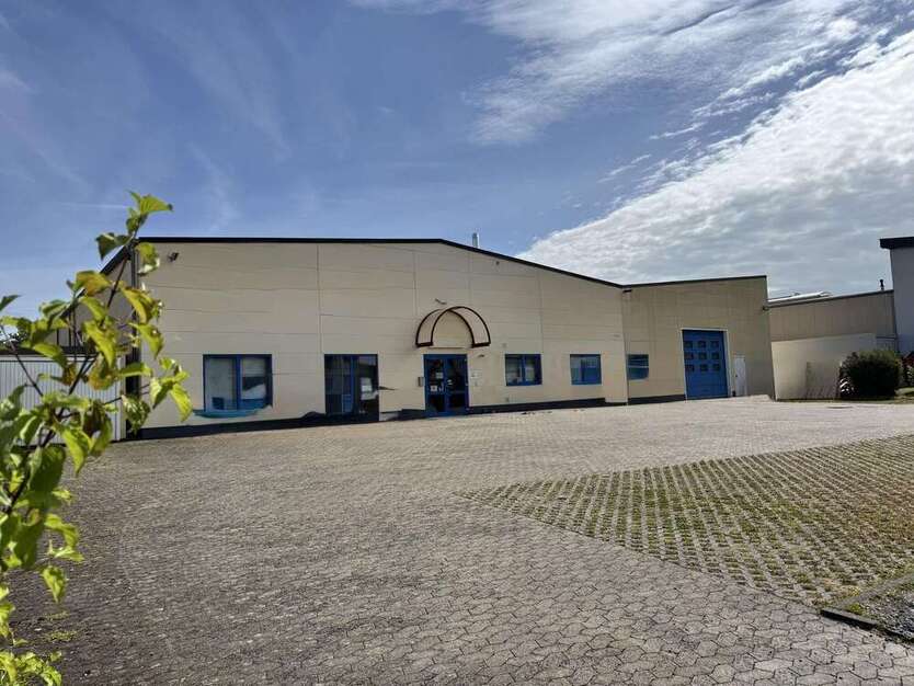 Halle in Königswinter 9.400 € 1100 m²