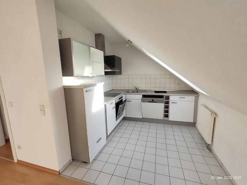 Uffenheim: Helle 2-Zimmer-DG-Wohnung mit Dachbalkon