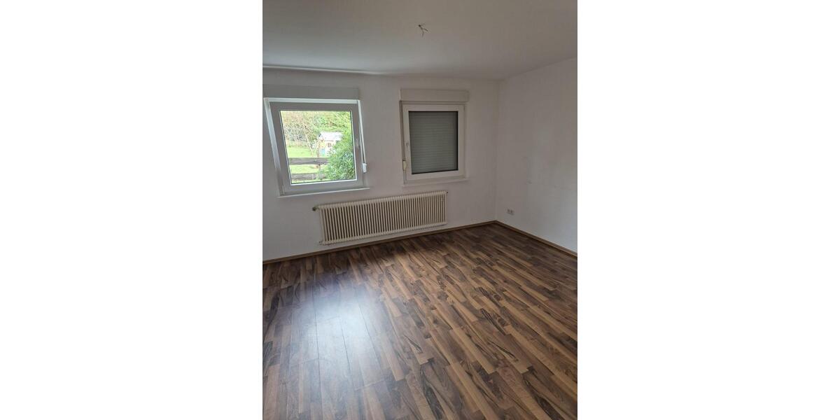 Erdgeschoßwohnung Remscheid Lüttringhausen - 3 Zimmer, 92 m&sup2;, 1.220&euro; | Angebot:25054986