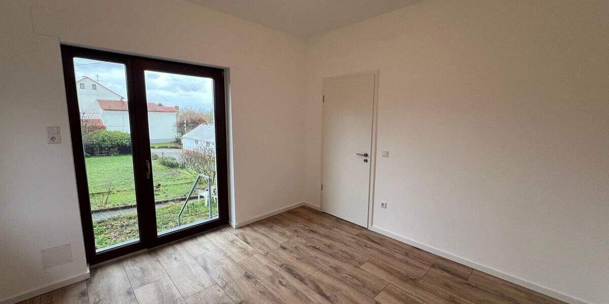Einfamilienhaus Wiesbaden Biebrich - 1 Zimmer, 290 m&sup2;, 4.500&euro; | Angebot:25912529