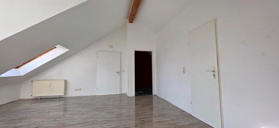 Dachgeschoßwohnung Köln Mülheim - 3 Zimmer, 80 m&sup2;, 910&euro; | Angebot:26039414