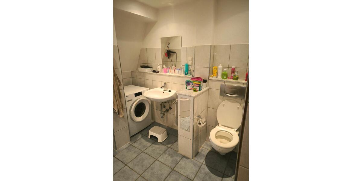 Dachgeschoßwohnung Essen Stadtbezirk III - 4 Zimmer, 145 m&sup2;, 1.200&euro; | Angebot:26521308