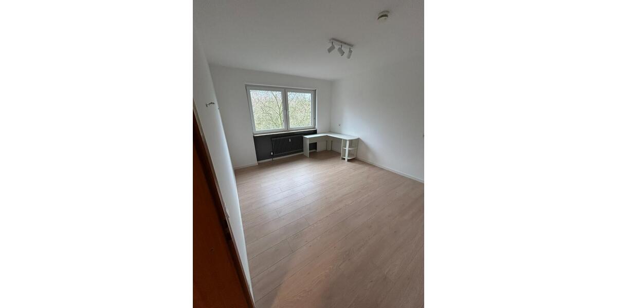 Wohnen auf Zeit Saarbrücken - 14 Zimmer, 145 m&sup2;, 495&euro; | Angebot:25768827