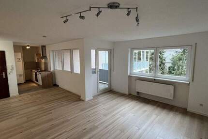 Frisch renovierte & bezugsfertige 1,5-Zimmer-Wohnung - barrierefrei, Südbalkon & Tiefgarage 1 zimmer