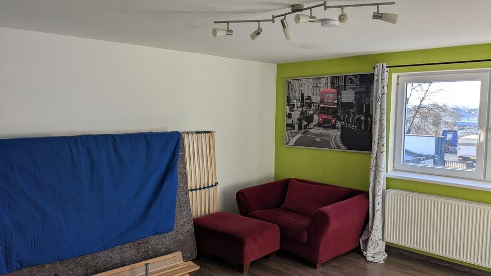 Etagenwohnung Lage - 4 Zimmer, 160 m&sup2;, 1.350&euro; | Angebot:25908425