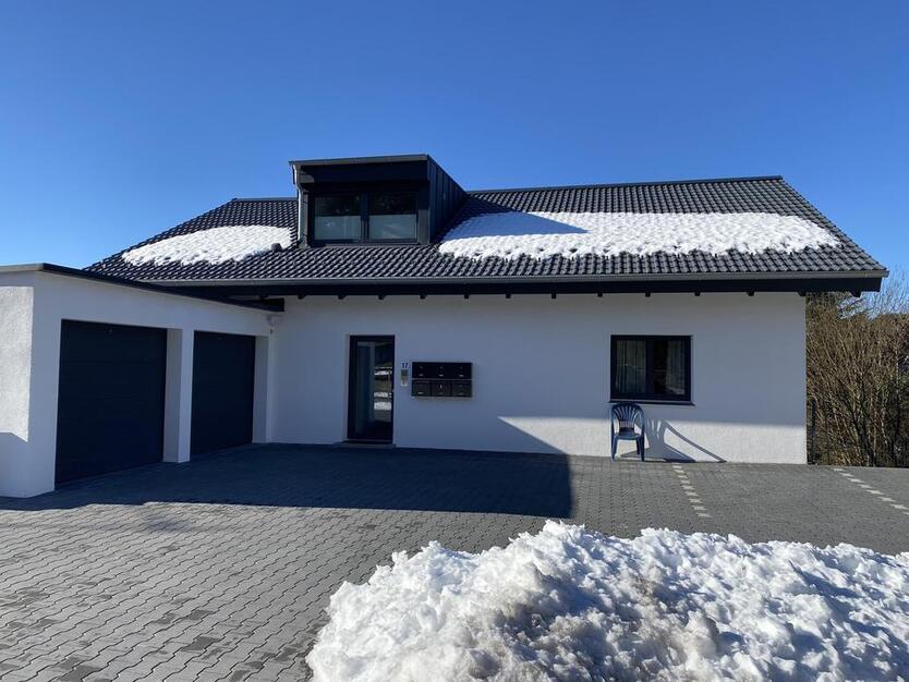 Moderne 2-Zimmer-Wohnung mit Balkon und Blick ins Grüne in Lalling
