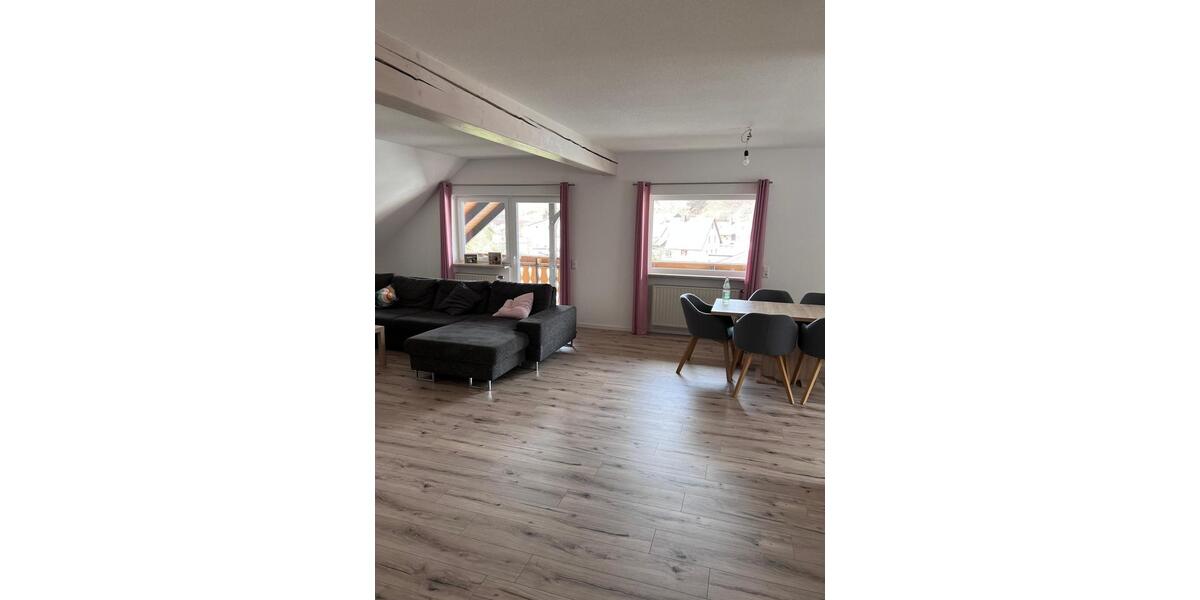 Dachgeschoßwohnung Zell im Wiesental - 4 Zimmer, 135 m&sup2;, 1.350&euro; | Angebot:25883441