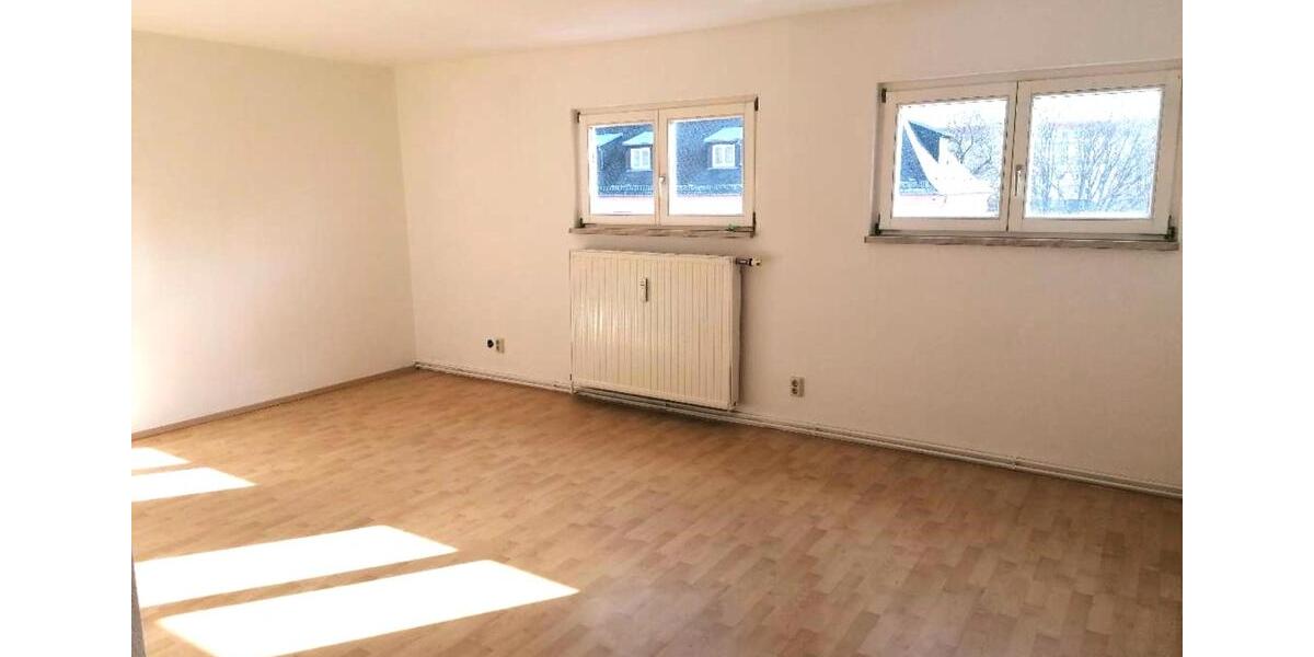 Dachgeschoßwohnung Glauchau - 2 Zimmer, 53 m&sup2;, 350&euro; | Angebot:17236847