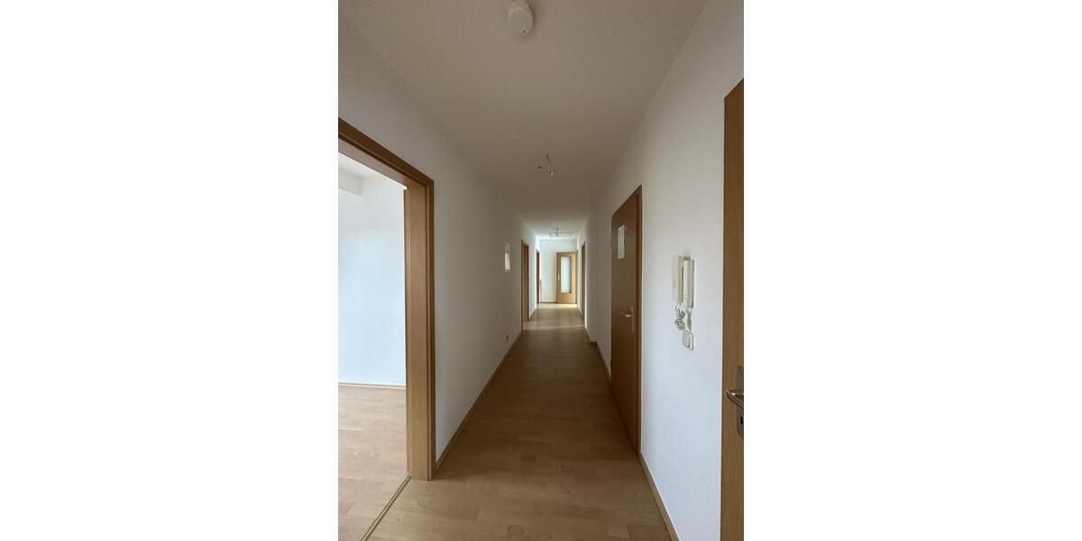 Etagenwohnung Weißenfels - 4 Zimmer, 102 m&sup2;, 613&euro; | Angebot:26675307