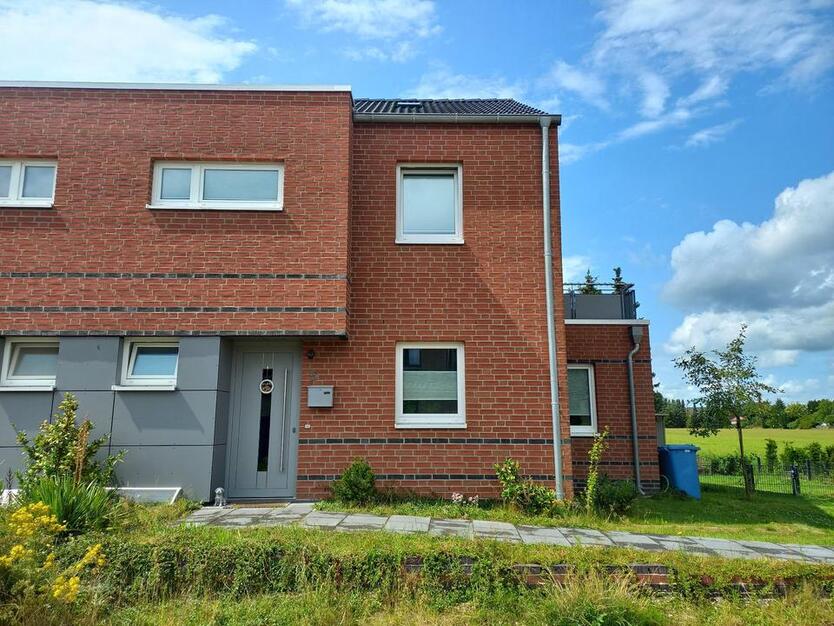 Exklusive 3-Zimmer-Doppelhaushälfte Bj. 2022 mit Terrasse, Balkon