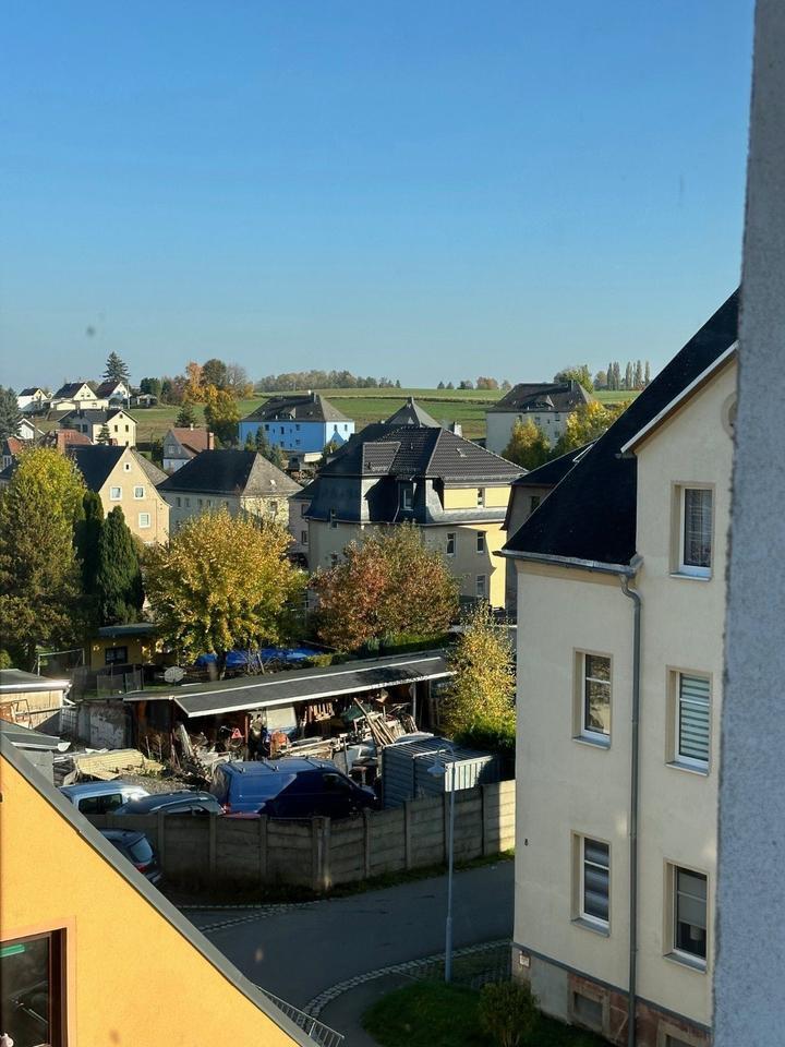 Helle Dachgeschosswohnung mit Küche zimmer