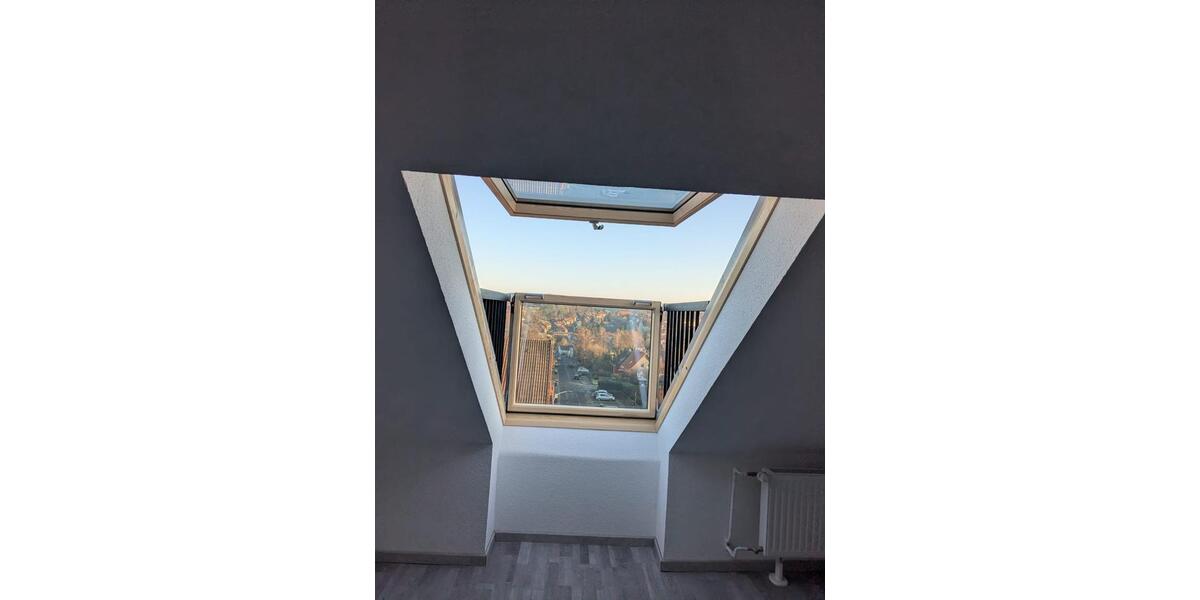 Helle 2-Zimmer Whg.: Frisch sanierte DG-Wohnung mit Cabriofenster 2 zimmer