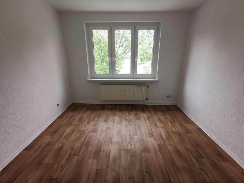 Gerade in Renovierung für Sie - Helle 4-Raum-Wohnung mit Balkon - Stellplatz möglich