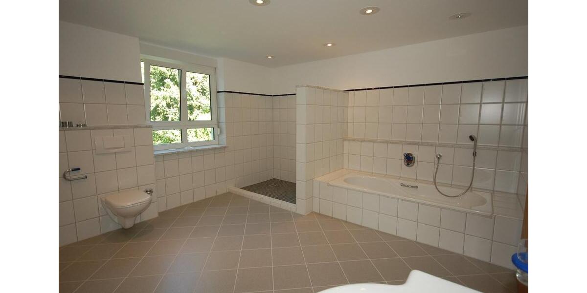 Erdgeschoßwohnung Salem - 3 Zimmer, 141 m&sup2;, 1.200&euro; | Angebot:26443349
