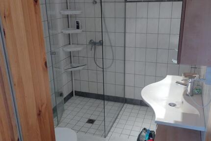 Zentral gelegenes, möbliertes WG-Zimmer in DG-Wohnung nahe dem Ba 1 zimmer