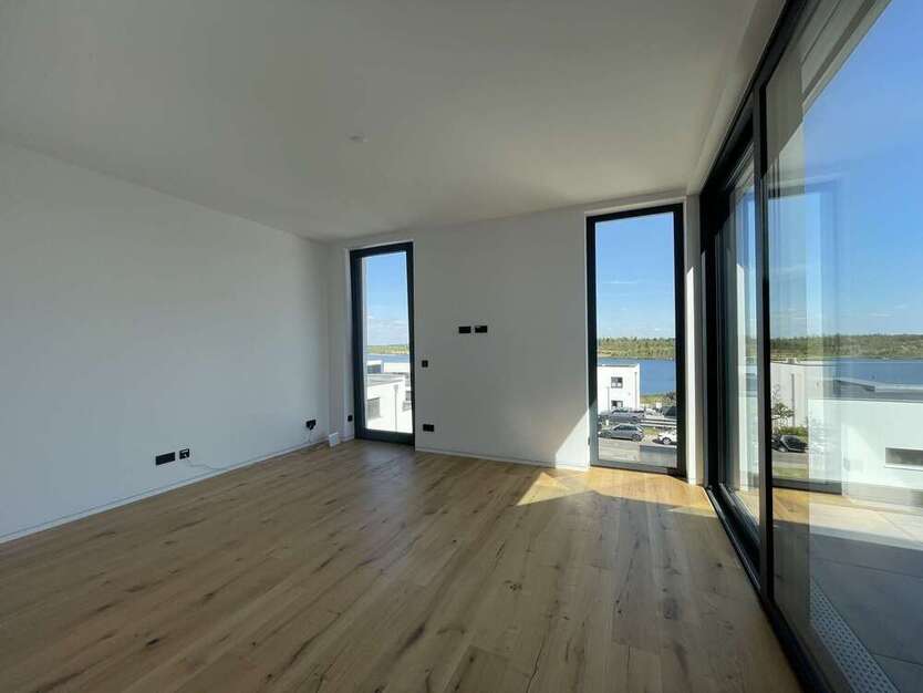 Mit dem Aufzug direkt in die TraumWohnung am Zwenkauer See!