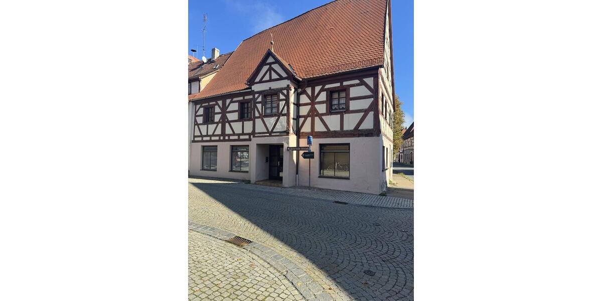 Wohnen, wo Geschichte lebt – Stilvolle Erdgeschosswohnung mit Wellness-Komfort in der Altstadt 2 zimmer