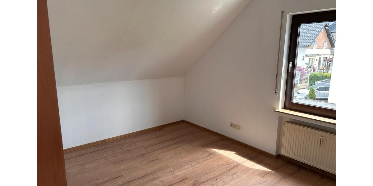 Etagenwohnung Bonn - 3 Zimmer, 95 m&sup2;, 1.300&euro; | Angebot:26582024