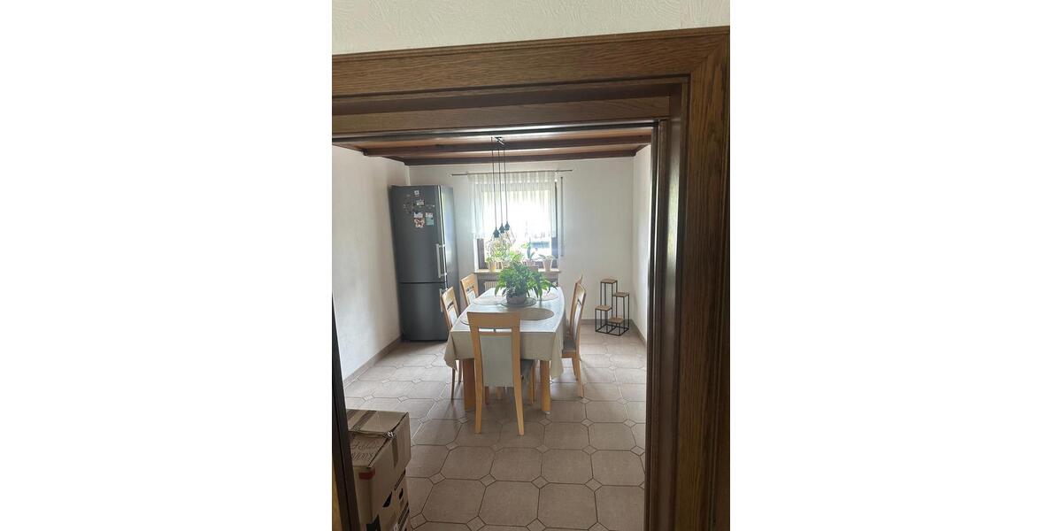 Erdgeschoßwohnung Mellrichstadt - 5 Zimmer, 120 m&sup2;, 950&euro; | Angebot:26502803