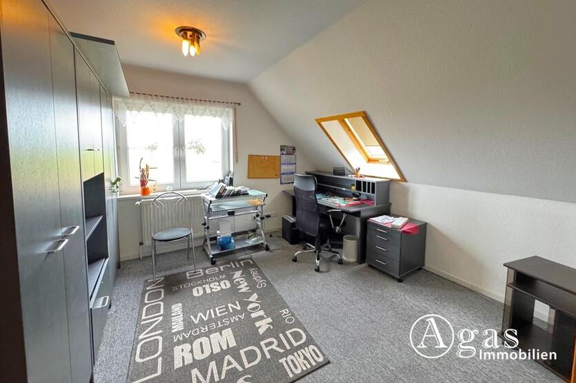 möbliertes Einfamilienhaus mit ca. 180 m² Wohnfläche, 6 Zimmern und Pool in Ahrensfelde zimmer