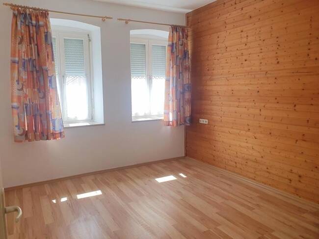 Etagenwohnung Burglengenfeld - 2 Zimmer, 76 m&sup2;, 532&euro; | Angebot:26276084