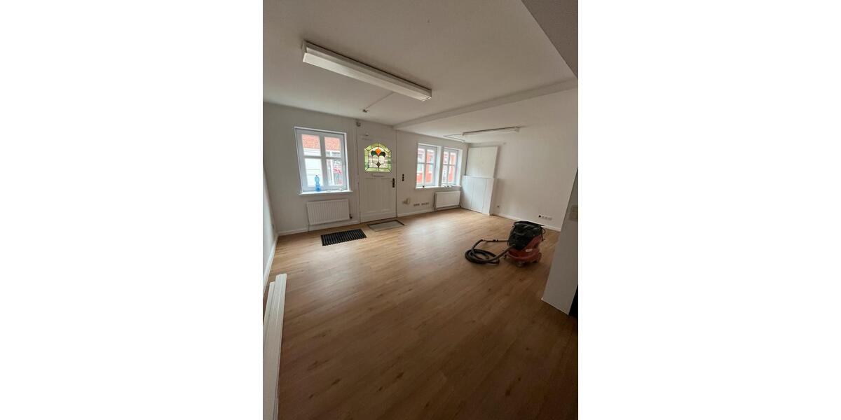 Reihenhaus Stade - 7 Zimmer, 152 m&sup2;, 1.824&euro; | Angebot:25648339