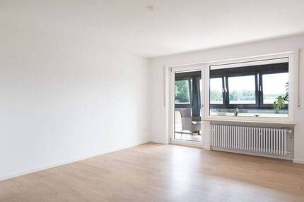 FRISCH RENOVIERT MIT STIL: Wohnung MIT AUSSICHT IN WÖRTHSEE