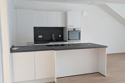 Erstbezug: Stilvolle NeubauWohnung mit großer Terrasse, Einbauküche und Stellplatz
