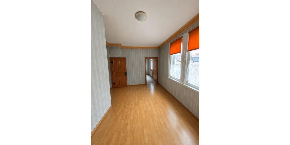 Etagenwohnung Bad Urach - 4 Zimmer, 100 m&sup2;, 990&euro; | Angebot:26611008