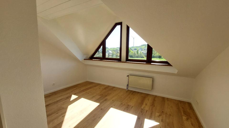 Dachgeschoßwohnung Brilon - 3 Zimmer, 90 m&sup2;, 680&euro; | Angebot:26048100