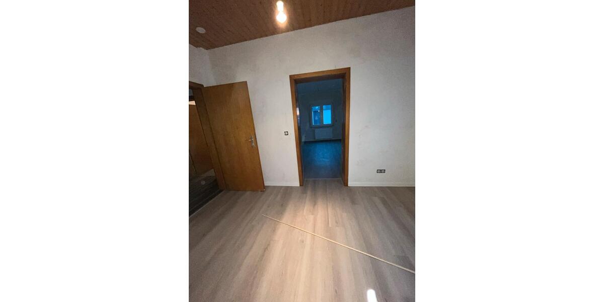 Etagenwohnung Fernwald - 5 Zimmer, 130 m&sup2;, 1.250&euro; | Angebot:24743021