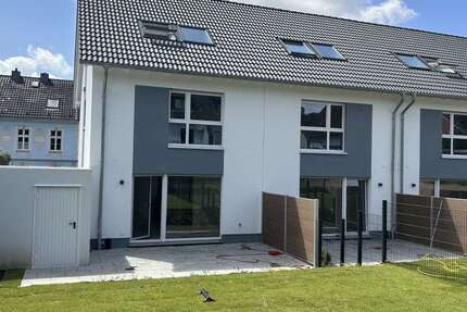 Haus Langenfeld-Reusrath Reusrath - 5 Zimmer, 137 m&sup2;, 2.425&euro; | Angebot:25725696
