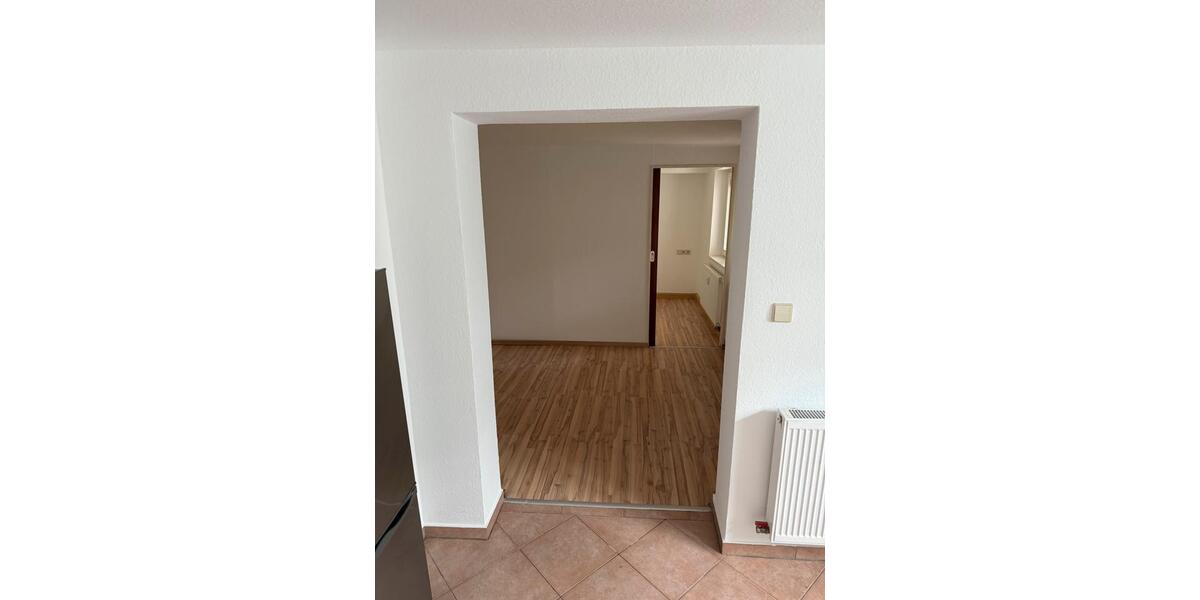 Helle 2-Zimmer-Untergeschosswohnung mit Einbauküche und Terrasse 3 zimmer