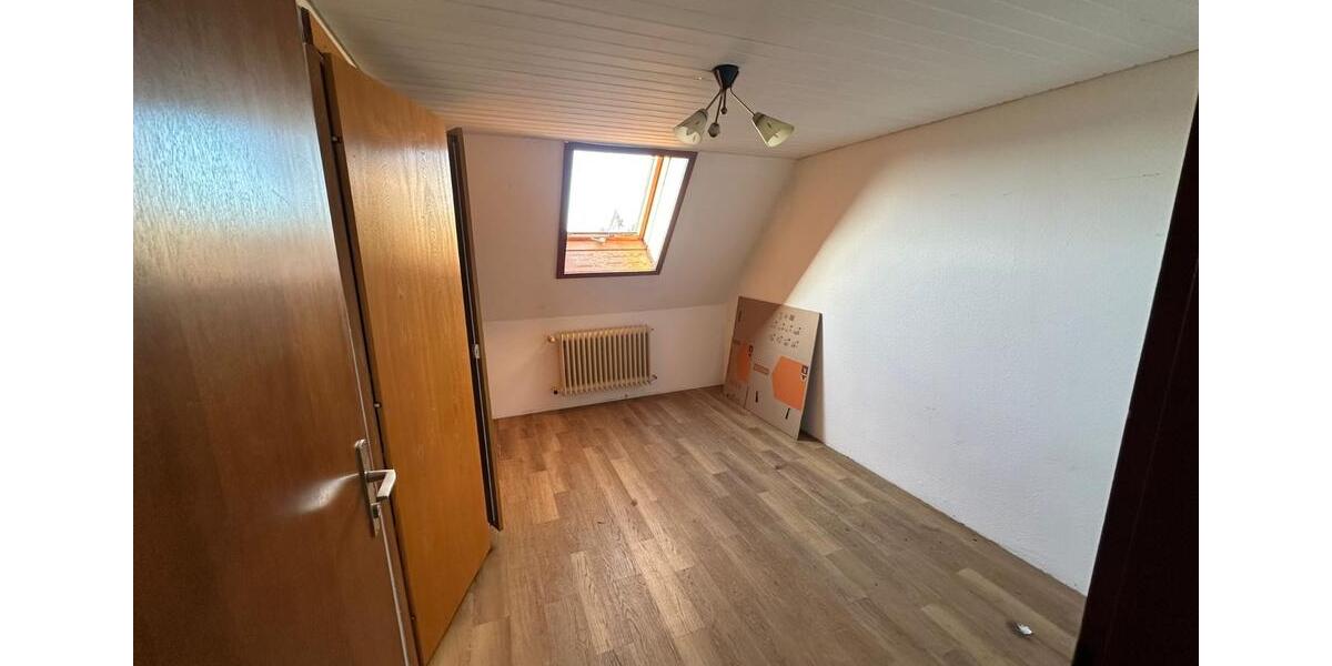Dachgeschoßwohnung Gengenbach - 4 Zimmer, 110 m&sup2;, 650&euro; | Angebot:26238396