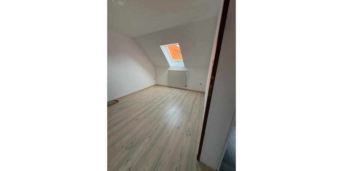 Dachgeschoßwohnung Stadthagen - 4 Zimmer, 110 m&sup2;, 600&euro; | Angebot:25450557