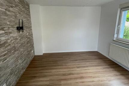 Helle 3 Zi-Terassenwohnung mit EBK und großer Terrasse und Garten zimmer