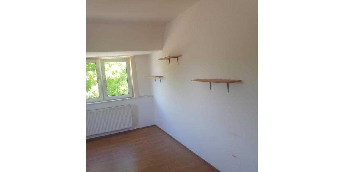Dachgeschoßwohnung Eschershausen - 2.5 Zimmer, 90 m&sup2;, 500&euro; | Angebot:26690145