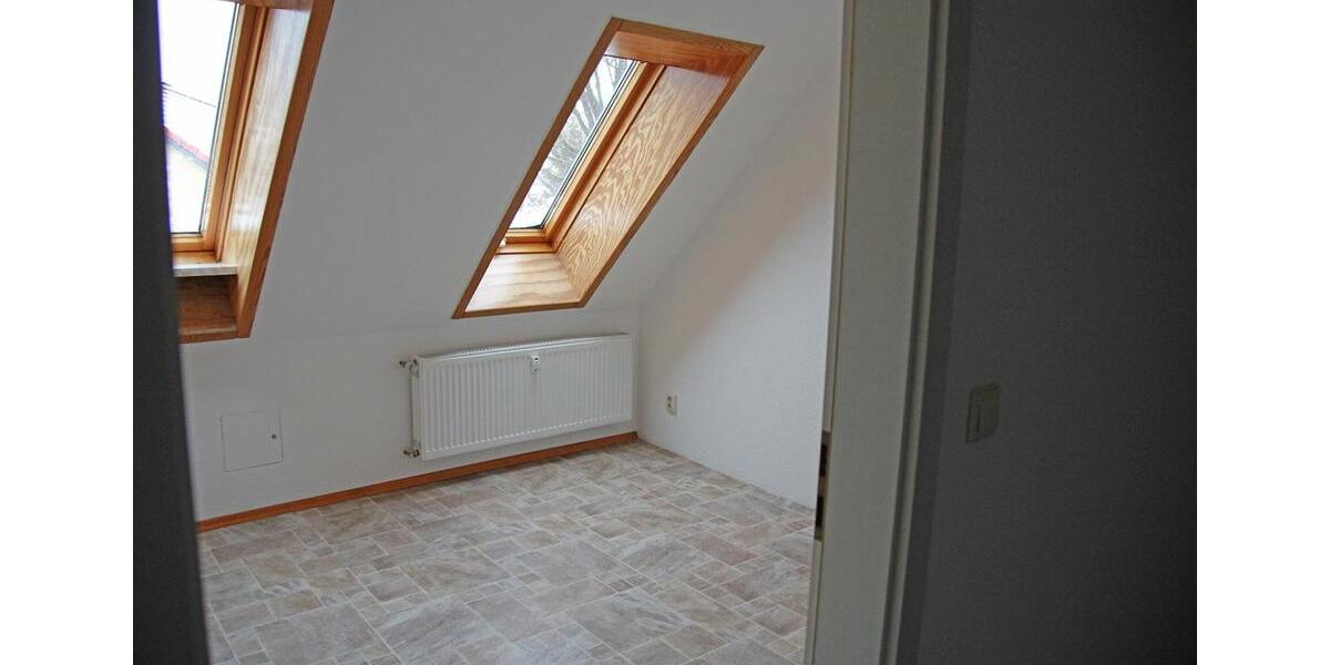 Dachgeschoßwohnung Zeitz - 2 Zimmer, 63 m&sup2;, 275&euro; | Angebot:25832961