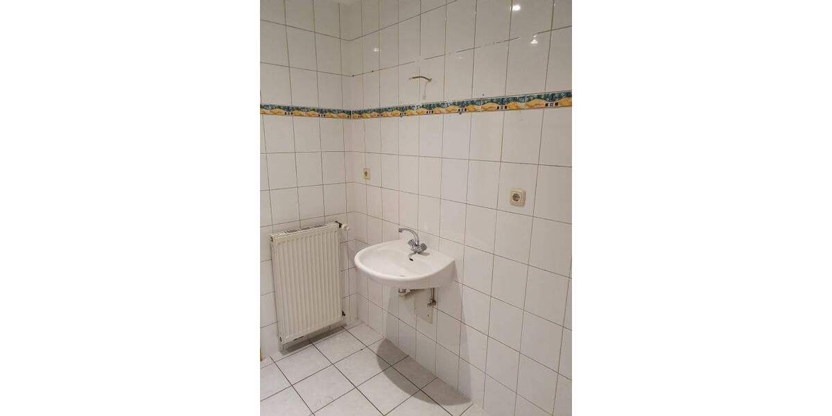 GELEGENHEIT!!! RENOVIERTE 3 ZIMMER ERDGESCHOSS WOHNUNG mit OFFENER KÜCHE + KLEINER TERRASSE in DUISBURG - RHEINHAUSEN - MITTE!!! 3 zimmer