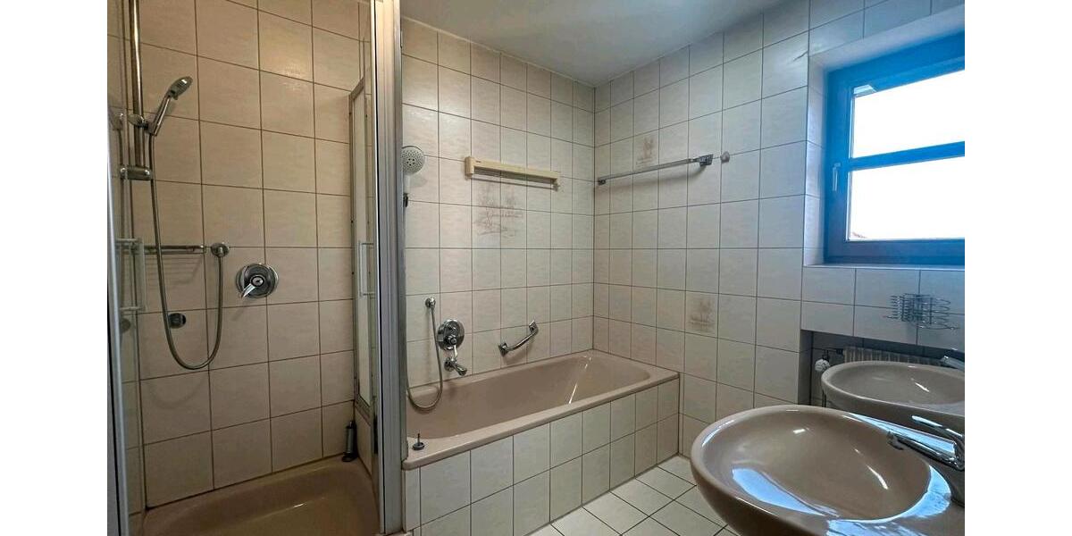 Etagenwohnung Sennfeld - 4 Zimmer, 104 m&sup2;, 1.100&euro; | Angebot:26626274