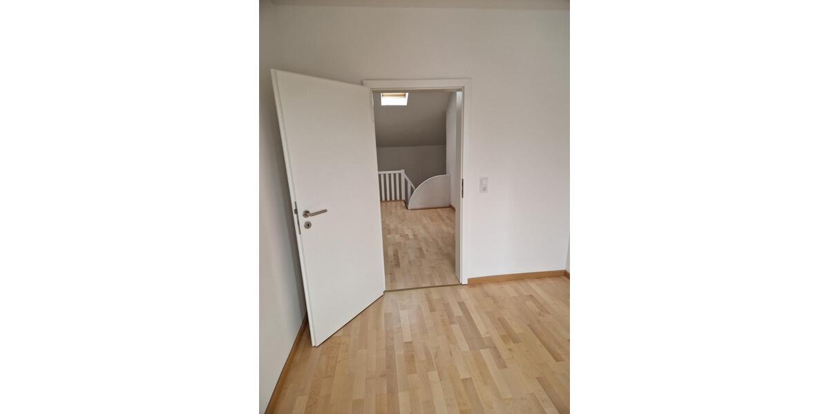 Reihenhaus Stadtoldendorf - 8 Zimmer, 165 m&sup2;, 890&euro; | Angebot:26659987