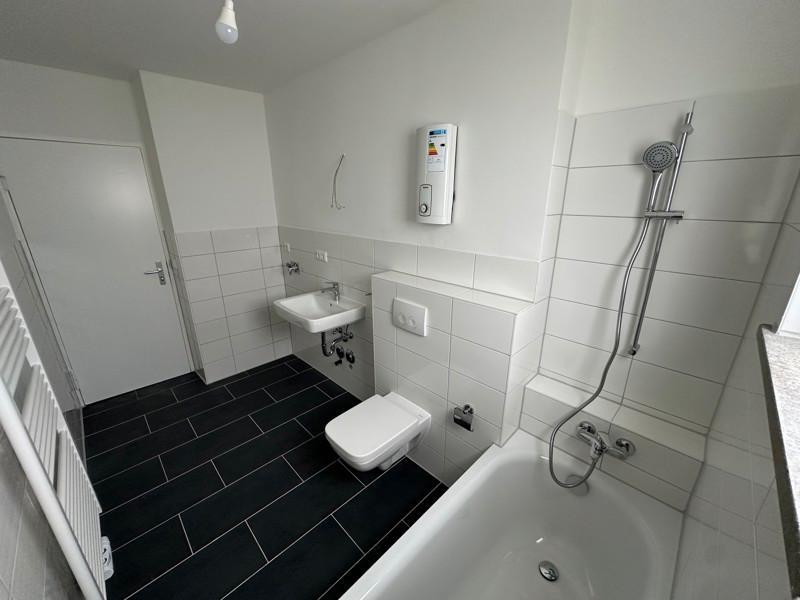 EG 5 Zimmer ab sofort (frisch saniert) zimmer