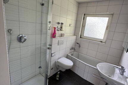 3ZKB, Balkon, Garage, in gepflegtem Mehrfamilienhaus