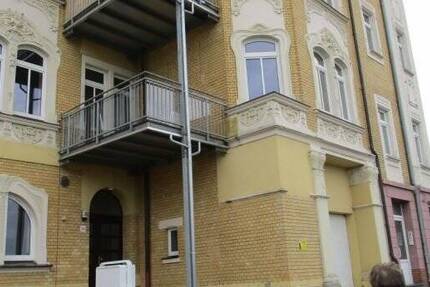 Attraktive 2 - Zi.- Wohnung mit Balkon im Grünen mit hervorragender Aussicht über Plauen 2 zimmer