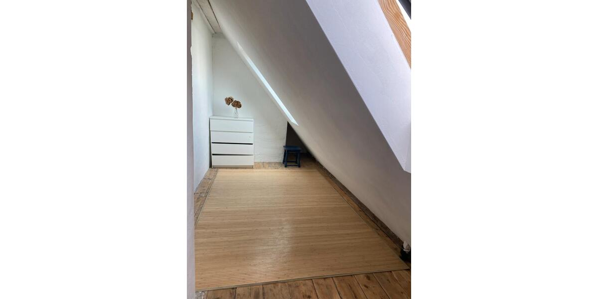 Wohnen auf Zeit Stuttgart Stuttgart-West - 20 Zimmer, 100 m&sup2;, 500&euro; | Angebot:26434329