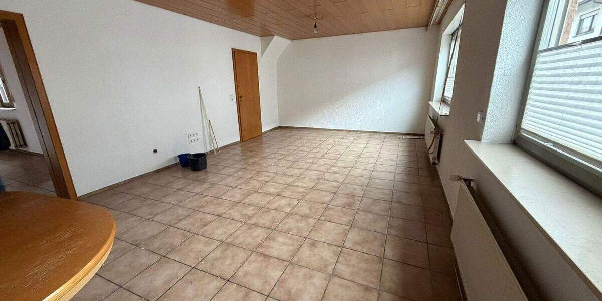 Großzügiges, frisch renoviertes Zweifamilienhaus mit Garten - Plankstadt 8 zimmer