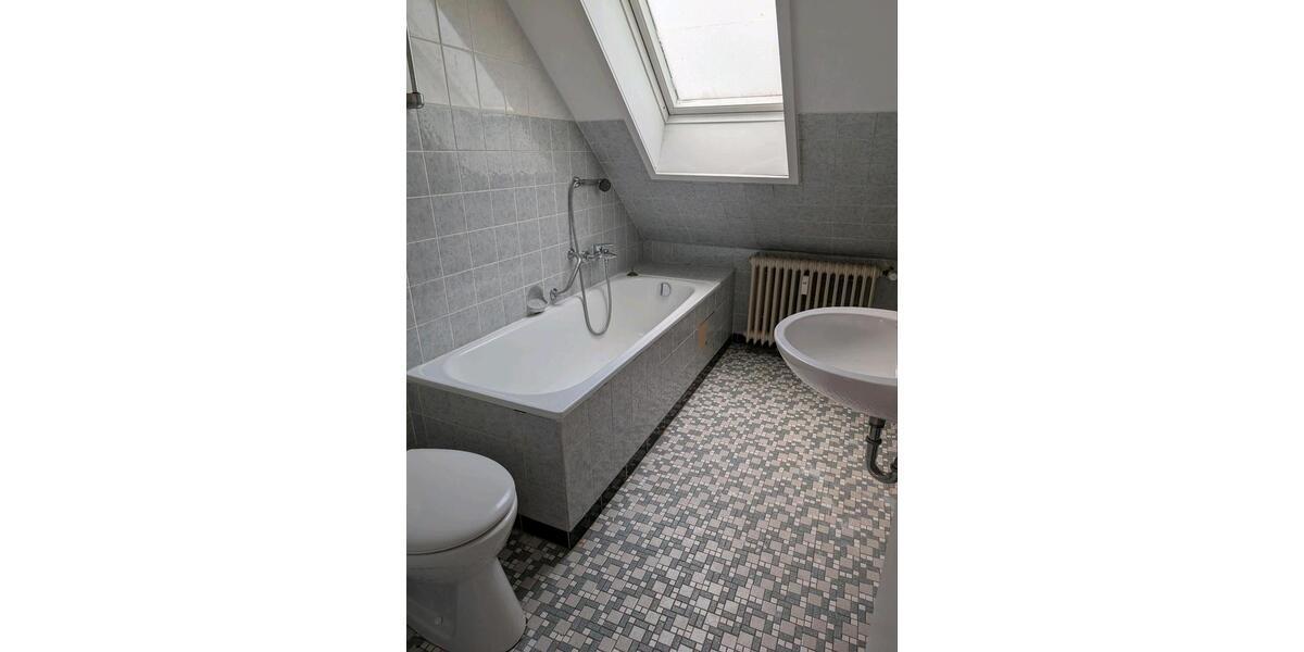 Dachgeschoßwohnung Springe - 3 Zimmer, 60 m&sup2;, 500&euro; | Angebot:25929332