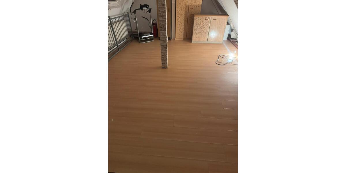 Dachgeschoßwohnung Saarbrücken West - 3 Zimmer, 100 m&sup2;, 550&euro; | Angebot:24694825