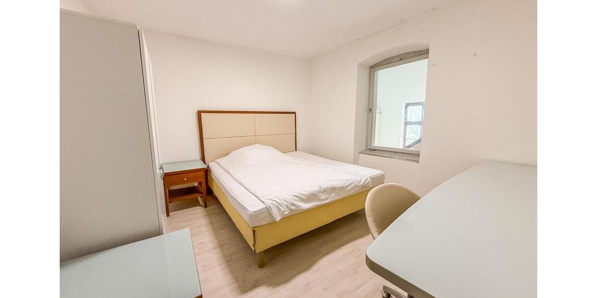 Wohnen auf Zeit Werdohl - 8 Zimmer, 180 m&sup2;, 12&euro; | Angebot:26127807